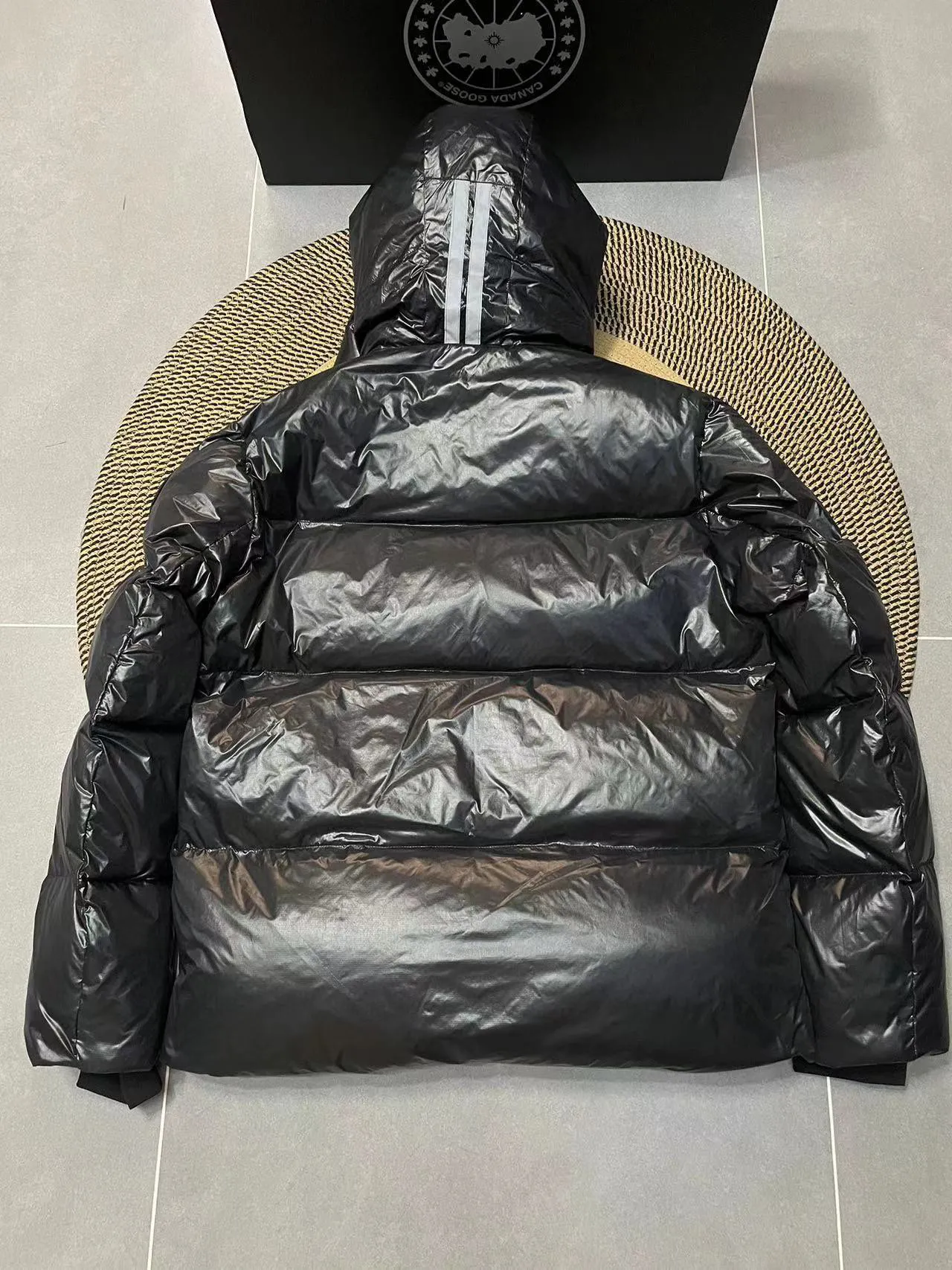 P780 Black Black Label Top Version 𝘾𝘼𝙉𝘼𝘿𝘼 𝙂𝙊𝙊𝙎𝙀/Canada Goose 2023 Limited New Crofton Puff Down Jacket Pure Guangzhou Inspection 95 White Duck Down Filling‼  Top version, ceiling level‼ Crofton soft bread, the latest style in 2023, has a cold protection effect of up to level 4. It is made of recycled Feather-Light tear-resistant fabric. It is ultra-light and has no weight on the upper body at all! The unique black label highlights your temperament‼  Canada Goose, a Canadian brand, has always been recognized as the warmest down jacket. Various Instagram celebrities, Internet celebrities, and celebrities often wear it for street photos. I do Canada Goose every year, but I still can’t get rid of my love for geese. No matter how cold the winter is, there is no need to be afraid, because there are geese! Filled with 80% white duck down, Canada Goose is the legendary warmest down jacket and is known as a must-have for Arctic outdoor sports! The most popular down jacket in the world, celebrities are rushing to buy it, it is a must-have! Same style for men and women Size: S-XXL